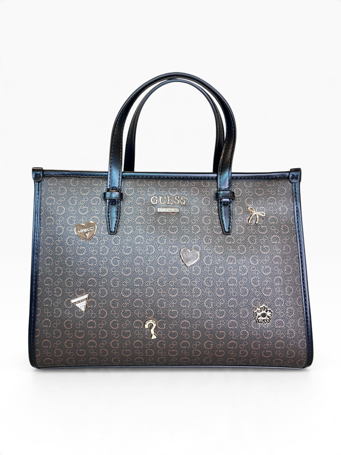 Bolsa Guess Tote café monograma con dijes